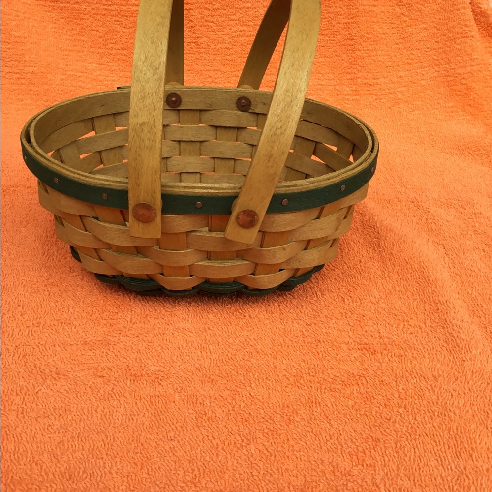 Longaberger 2004 Green Gumdrop Basket - Picture 3 of 10